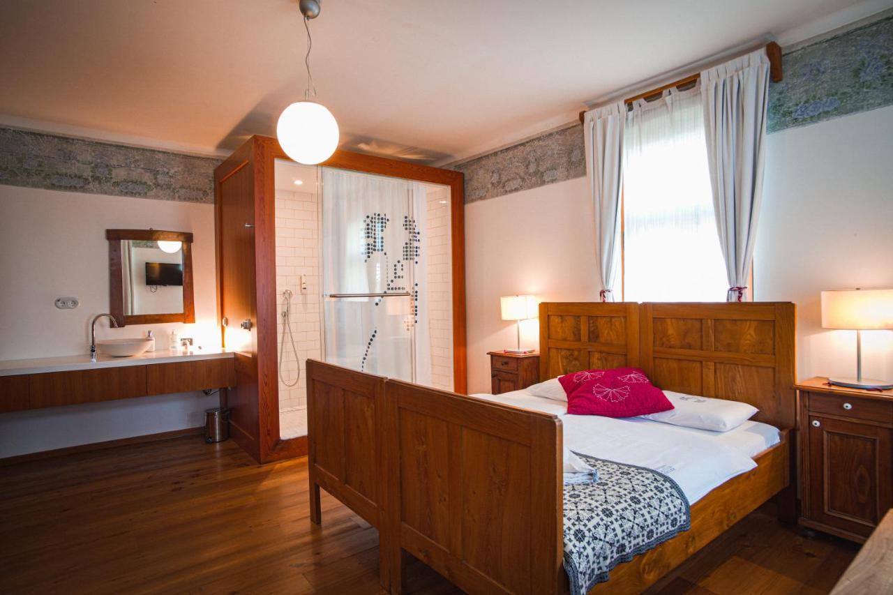 Pr'Gavedarjo Eco Heritage B&B Kranjska Gora Kamer foto